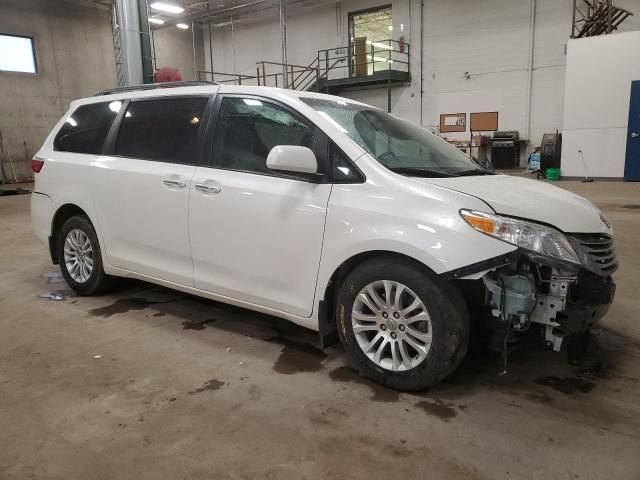 2017 Toyota Sienna XLE