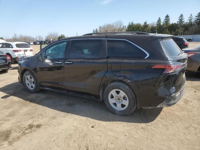 2022 Toyota Sienna LE