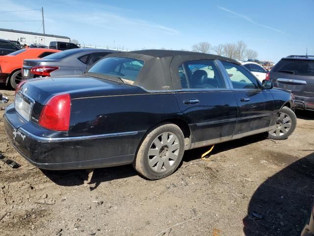 2005 Lincoln Town Car Signature Limited