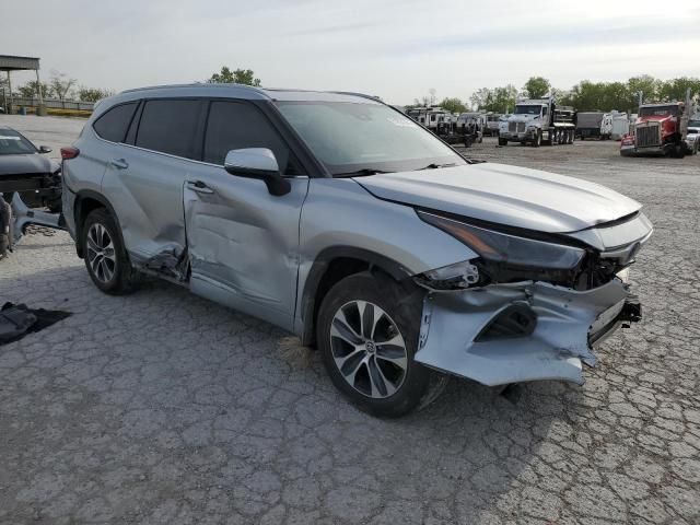 2022 Toyota Highlander Hybrid XLE