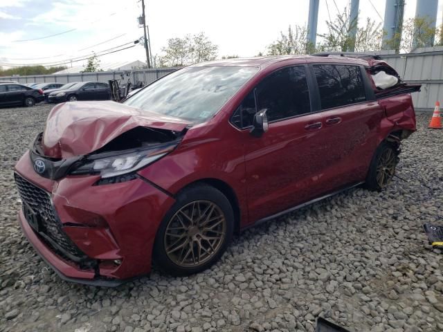 2022 Toyota Sienna XSE