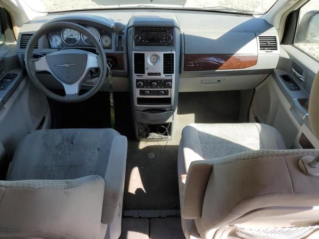 2010 Chrysler Town & Country LX