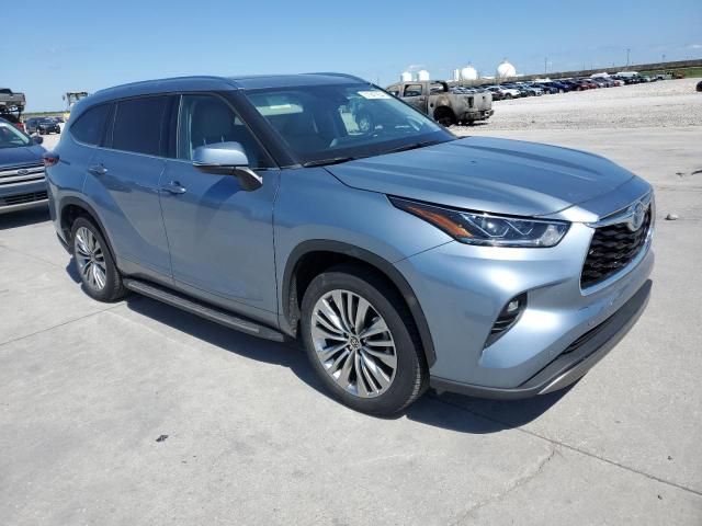 2022 Toyota Highlander Hybrid Platinum