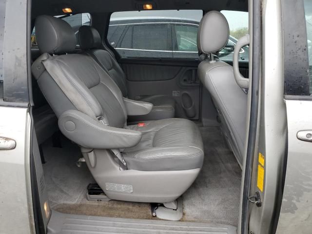 2005 Toyota Sienna XLE