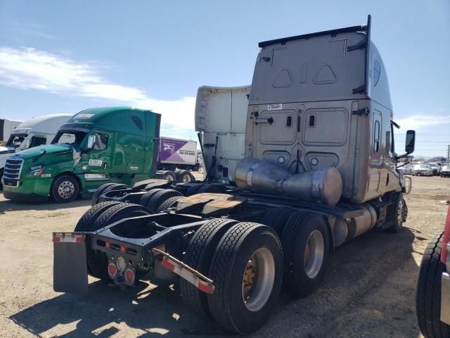 2020 Freightliner Cascadia 126