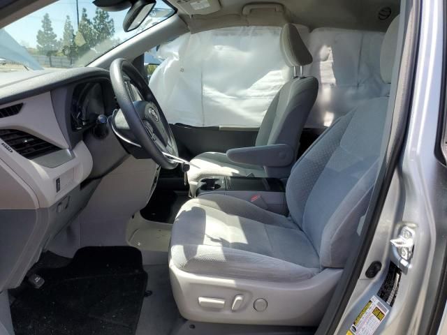 2019 Toyota Sienna LE