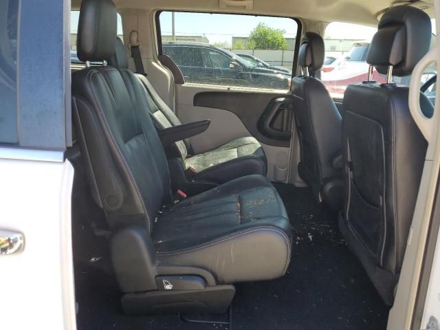 2015 Chrysler Town & Country Touring L