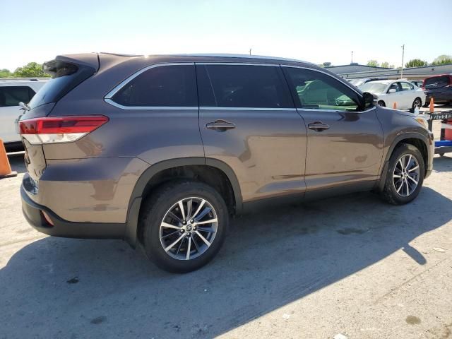 2019 Toyota Highlander SE