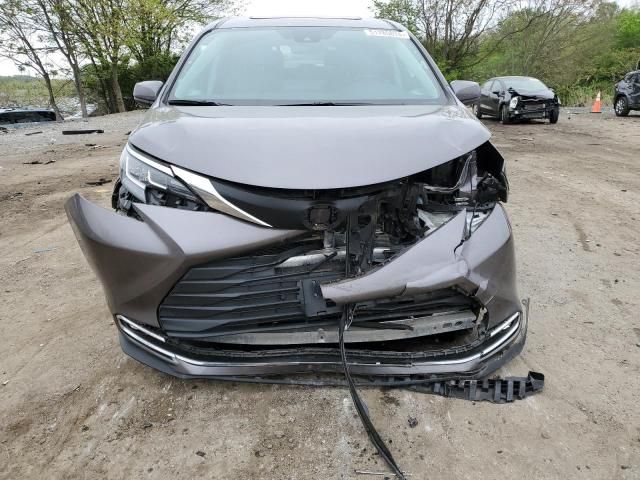 2021 Toyota Sienna XLE