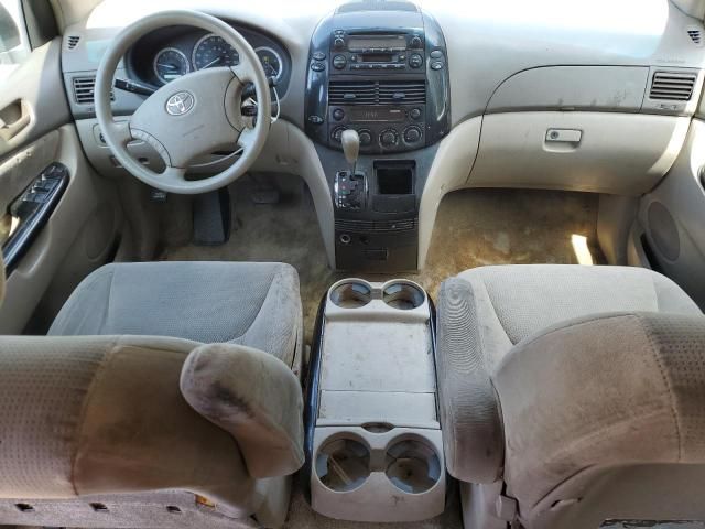 2005 Toyota Sienna CE