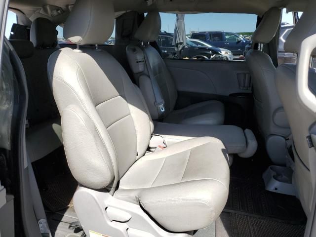 2018 Toyota Sienna LE