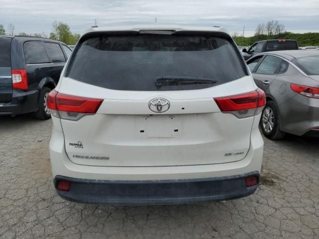 2017 Toyota Highlander SE