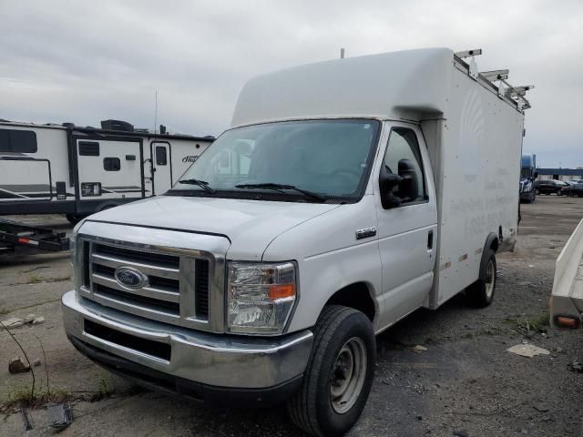 2017 Ford Econoline E350 Super Duty Cutaway Van