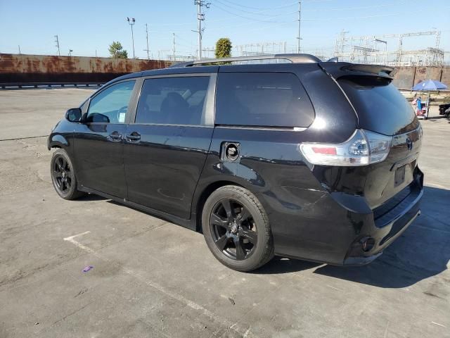 2020 Toyota Sienna SE