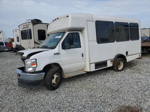 2022 Ford Econoline E350 Super Duty Cutaway Van