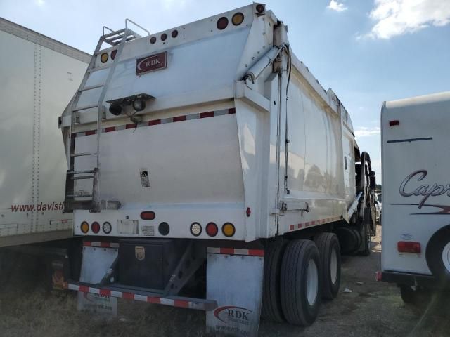 2010 Peterbilt 320