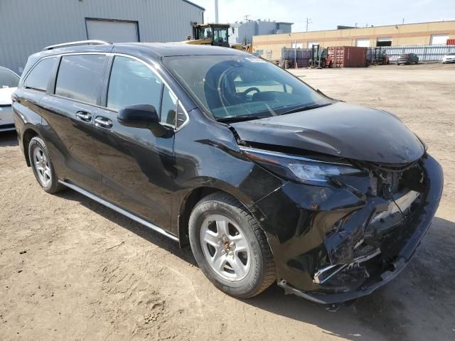 2022 Toyota Sienna LE