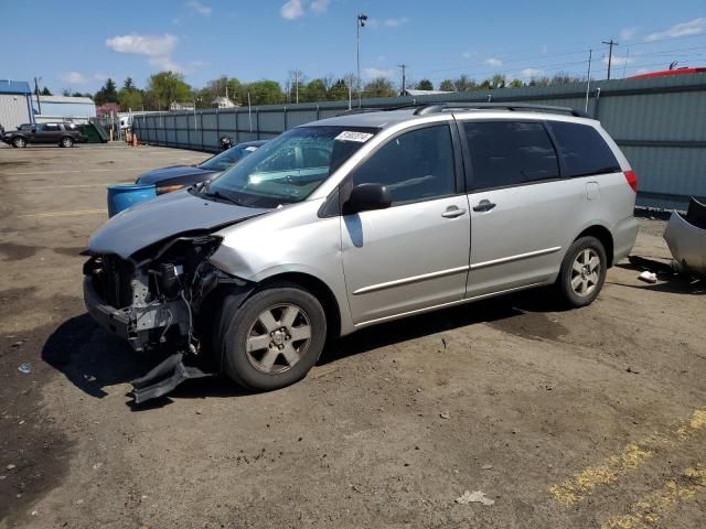 2004 Toyota Sienna CE