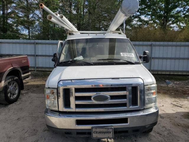 2014 Ford Econoline E350 Super Duty Cutaway Van