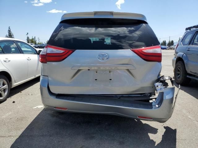 2019 Toyota Sienna LE