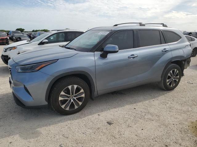 2022 Toyota Highlander XLE