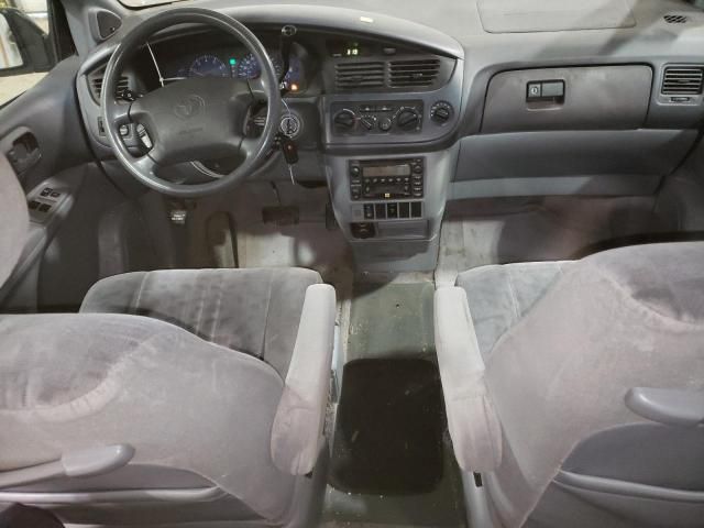 2001 Toyota Sienna LE