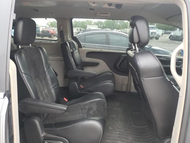 2014 Chrysler Town & Country Touring L