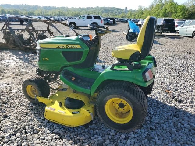 2015 John Deere Lawnmower