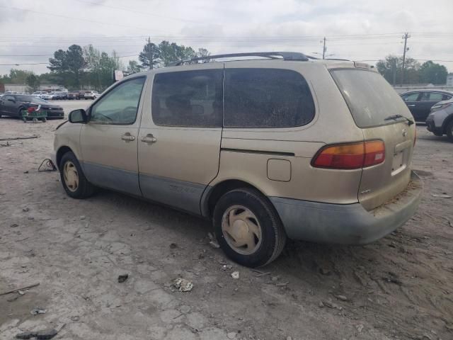 2000 Toyota Sienna LE