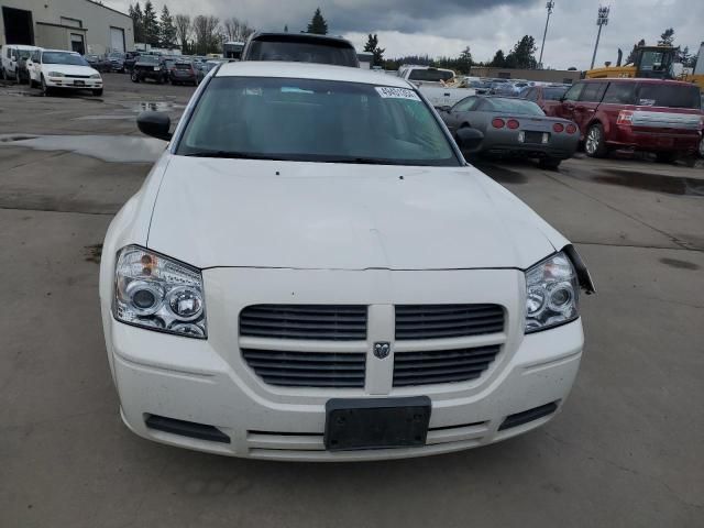 2006 Dodge Magnum SE