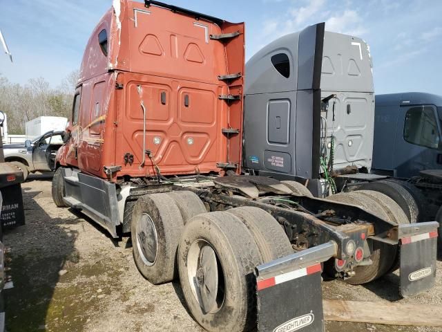 2019 Freightliner Cascadia 126