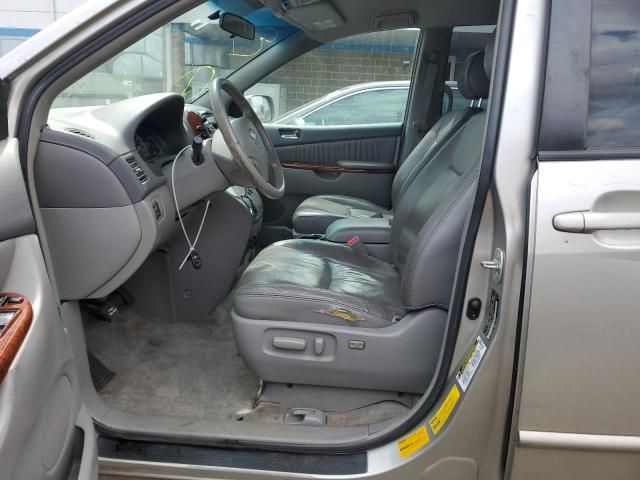 2005 Toyota Sienna XLE