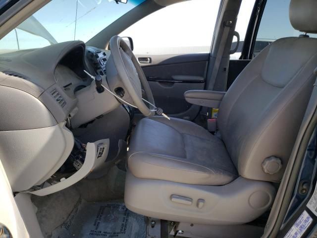 2004 Toyota Sienna CE