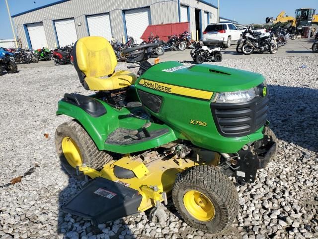 2015 John Deere Lawnmower