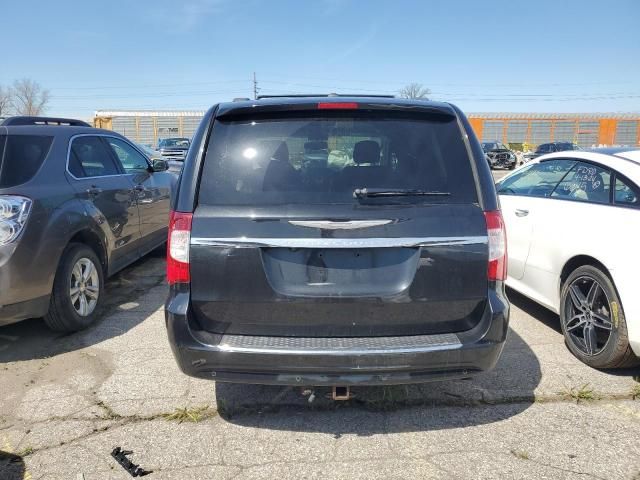 2014 Chrysler Town & Country Touring L