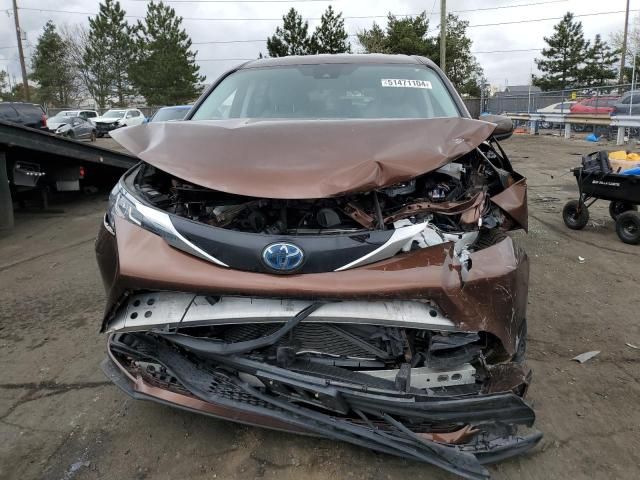 2021 Toyota Sienna LE