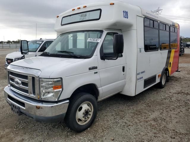 2015 Ford Econoline E350 Super Duty Cutaway Van