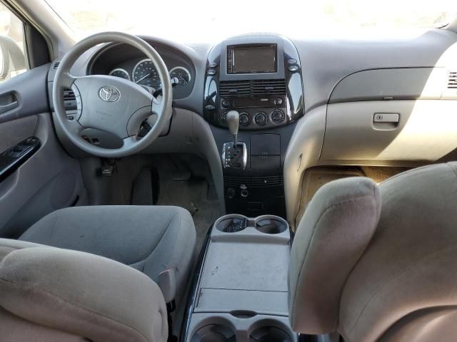 2005 Toyota Sienna LE