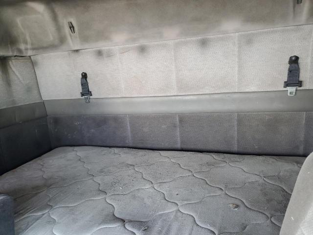 2001 Volvo VN VNM