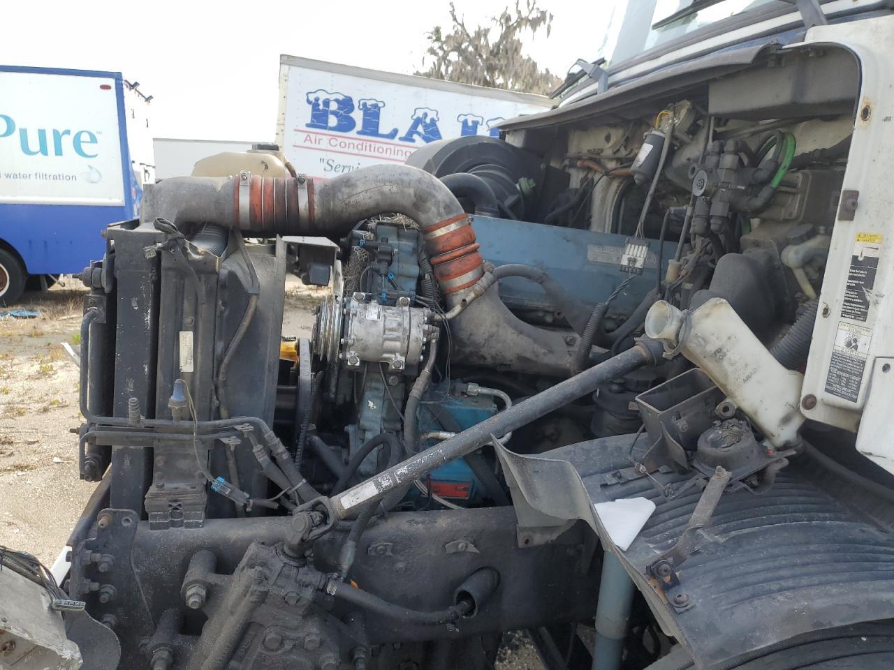 2001 Volvo VN VNM
