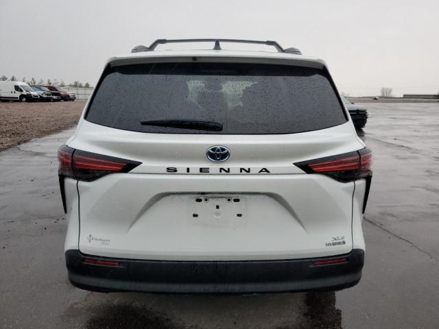 2022 Toyota Sienna XLE