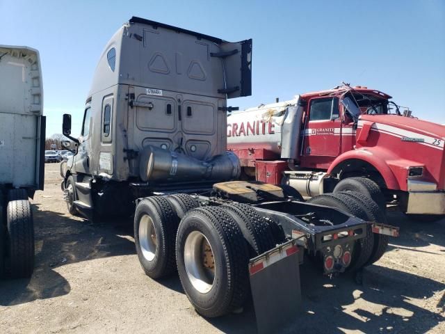 2020 Freightliner Cascadia 126