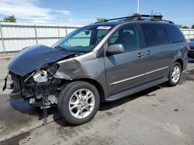 2004 Toyota Sienna XLE