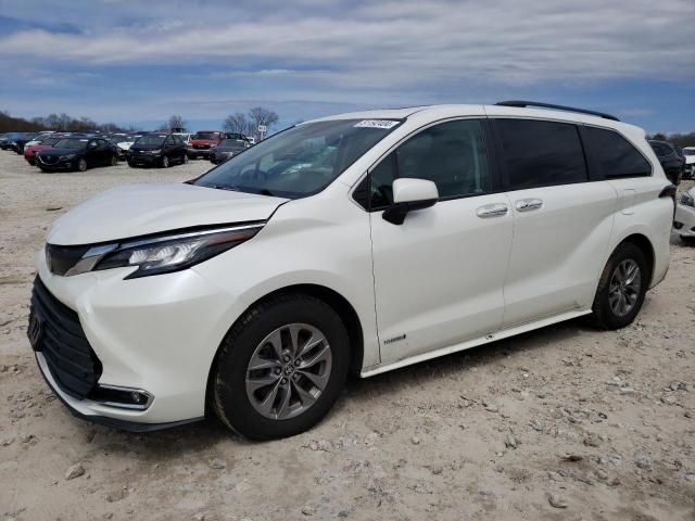 2021 Toyota Sienna XLE