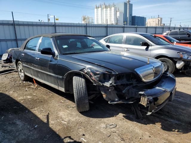 2005 Lincoln Town Car Signature Limited