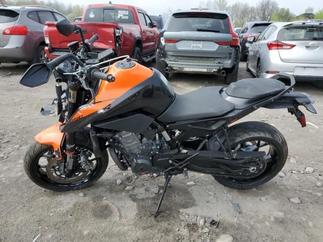 2021 KTM 890 Duke R