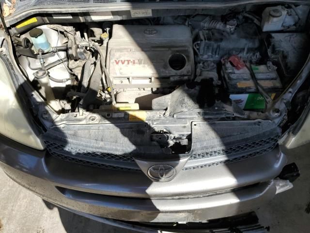 2005 Toyota Sienna XLE