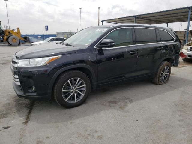 2017 Toyota Highlander SE