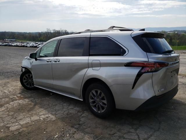 2022 Toyota Sienna LE