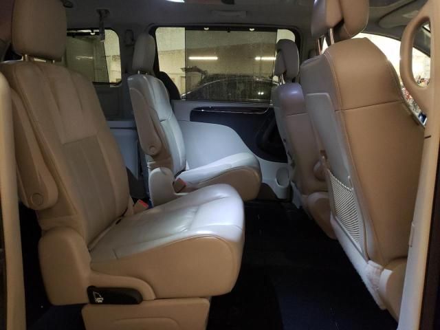 2016 Chrysler Town & Country Limited Platinum